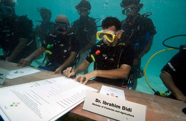 The Maldivian cabinet held a meeting underwater to highlight the need for action on climate change 